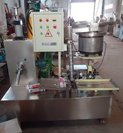 300ml硅膠灌裝壓蓋機